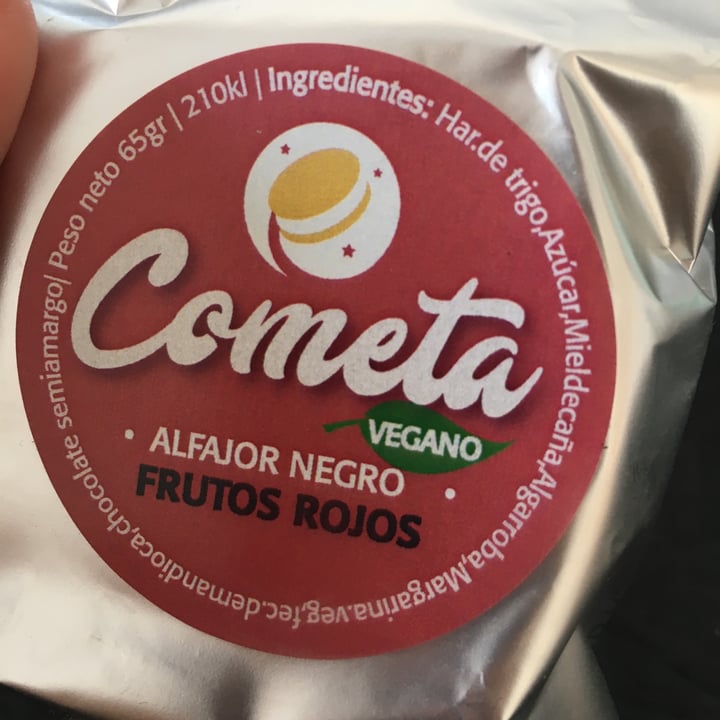 photo of Cometa Alfajor De Frutos Rojos shared by @claracartasegna on  04 Dec 2022 - review