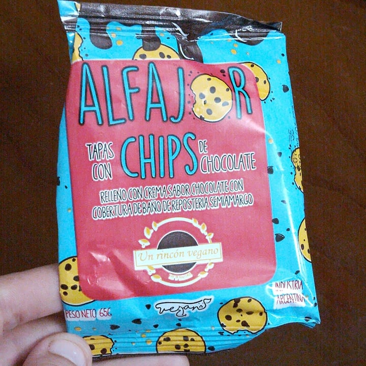 photo of Un Rincón Vegano Alfajor tapas con chips de chocolate shared by @milavgan on  28 Apr 2022 - review