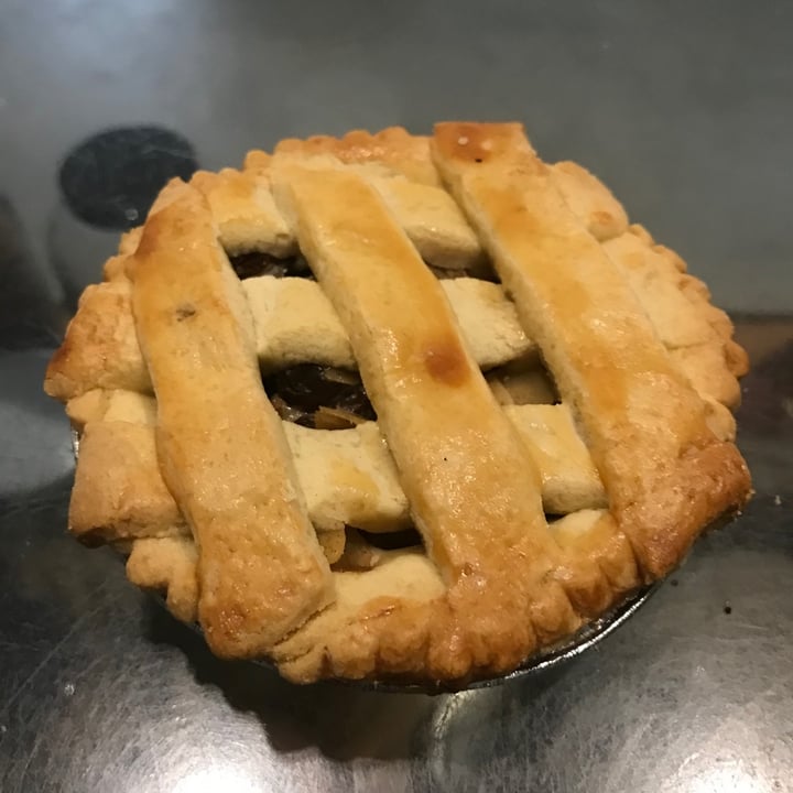 photo of Schwarzbrotgold Bakery Apple Pie shared by @alexra on  20 Apr 2020 - review
