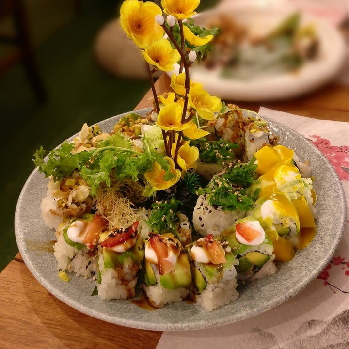 photo of Ristorante Sushi House Piatto di sushi vegan misto shared by @lorella84 on  29 Jul 2022 - review