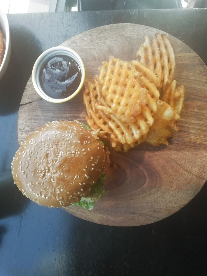photo of Lisica Cafe Chikn Burger shared by @veganadam on  17 Jan 2020 - review