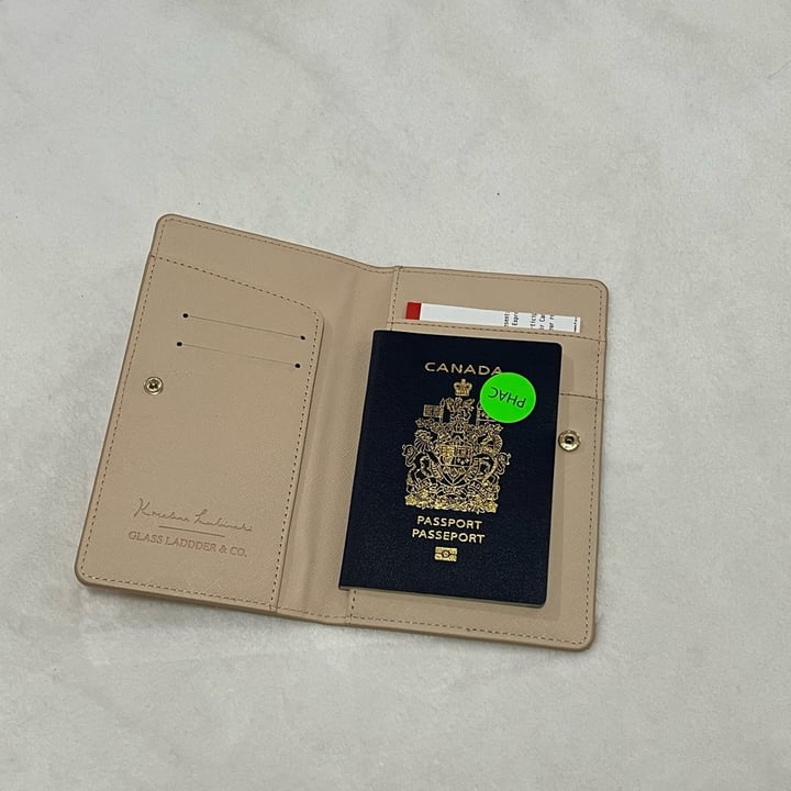 photo of Glass Ladder & Co Travel Wallet shared by @caariinaa on  21 Apr 2022 - review