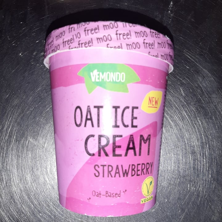 photo of Vemondo Oat Ice Cream Strawberry shared by @thebosc on  31 Jul 2021 - review
