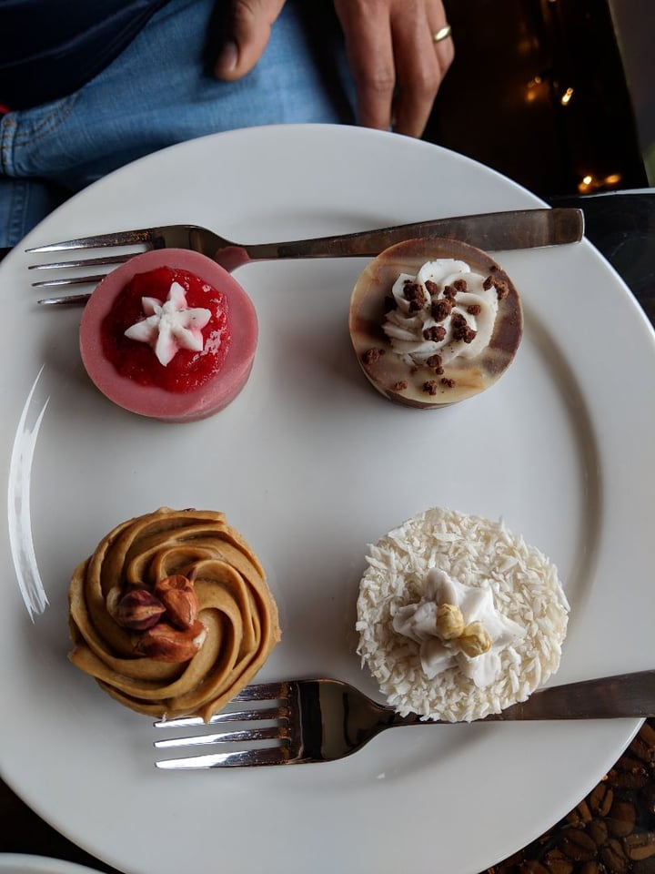 review photo of Rawnaissance Desserts Mini cheesecake desserts shared by @rwgonza on 23 Feb 2019 - review