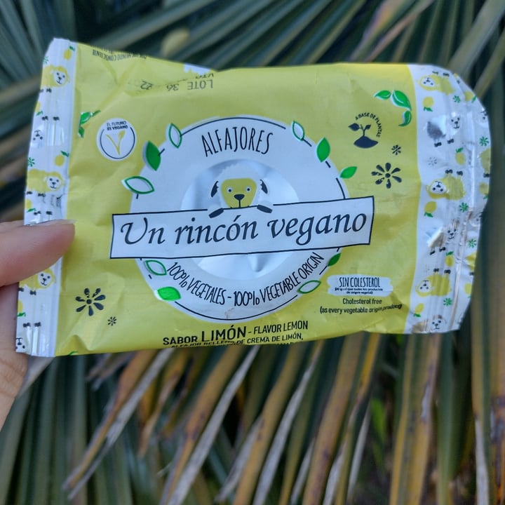 photo of Un Rincón Vegano Alfajor de Limón shared by @rosariopacheco on  17 Jul 2022 - review