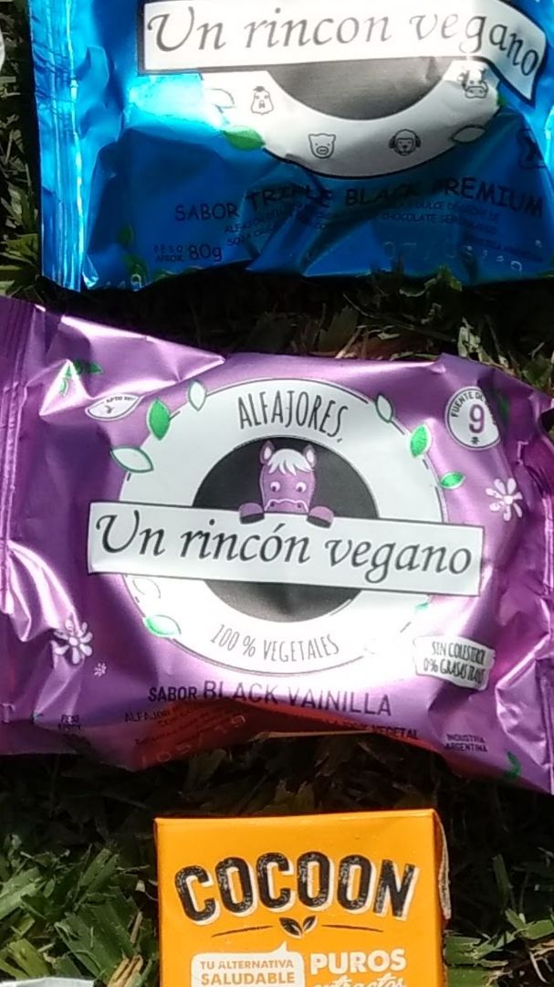 photo of Un Rincón Vegano Alfajor Black Vainilla shared by @melsky on  07 Apr 2020 - review