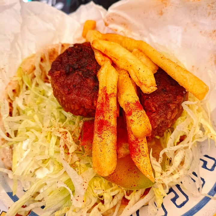 photo of Gyrosteria Yannis - Centro Città Pita Burger Vegan shared by @daniela94 on  05 Jun 2022 - review