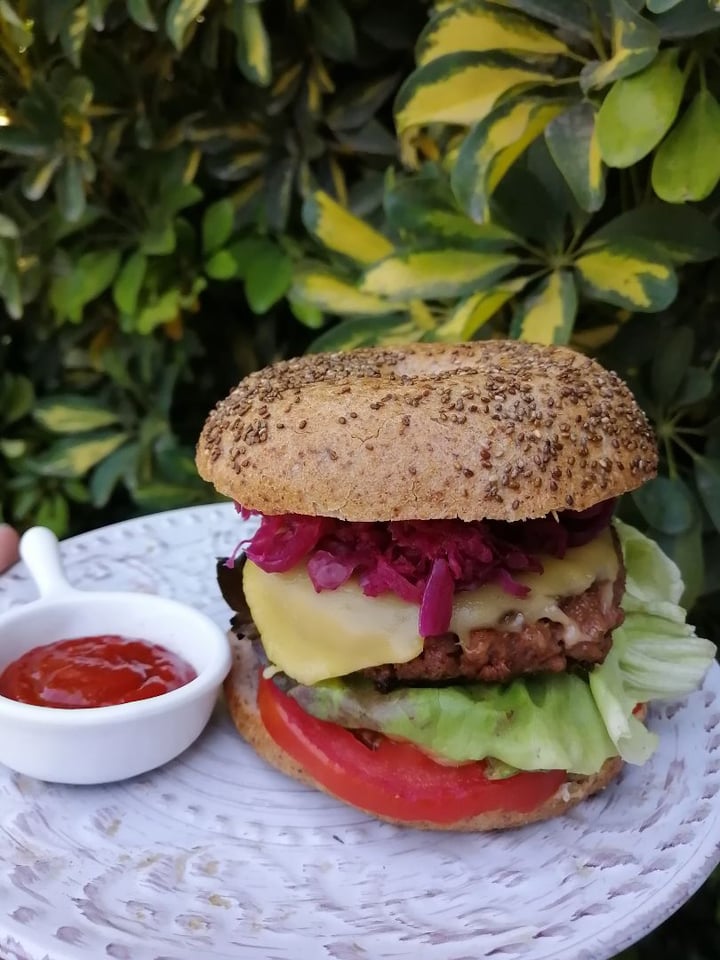 review photo of Beyond Meat Beyond Burger Plant-Based Patties shared by @veganahambrienta on 18 Feb 2020 - review
