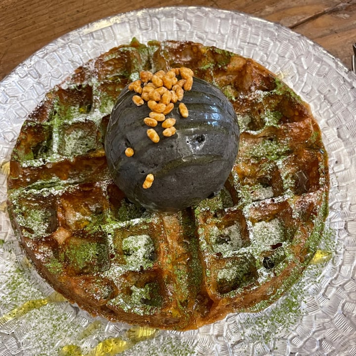 photo of Hvala Craig Road Dairy-free Mochi Waffle shared by @opheeeliaaa on  18 Feb 2022 - review