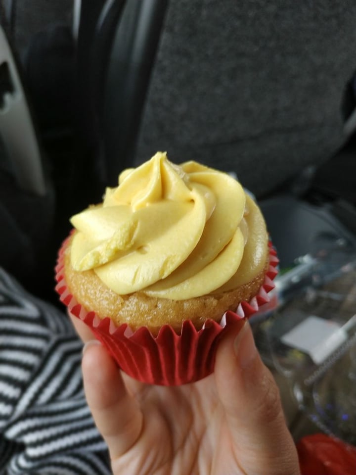 review photo of Whole Foods Market Vegan Cupcakes shared by @raquelvegan on 09 Mar 2020 - review