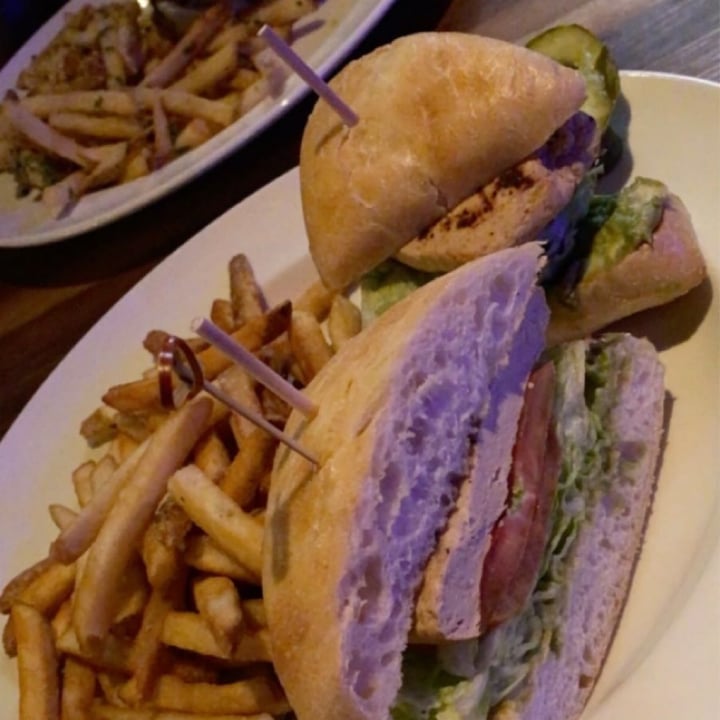 photo of Yard House Chicken avocado sandwich shared by @ashley6634 on  05 May 2020 - review