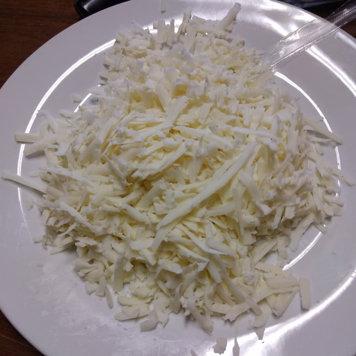 photo of Le Coquin Dairy Free Mozarella Flavour Cheese with Coconut Oil shared by @laurenbettyd on  05 Oct 2020 - review