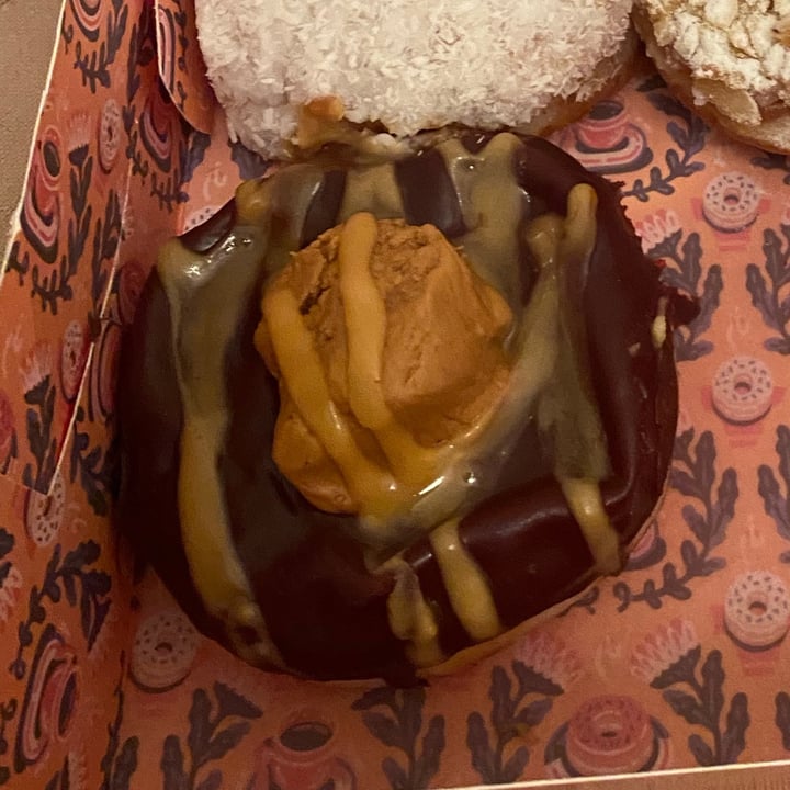 photo of Brammibal's Donuts Peanut Butter Fudge shared by @holasoymylk on  22 May 2021 - review