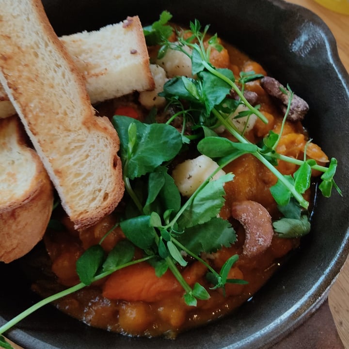 photo of Dignita Hoftuin Orange Winter Shakshuka - Vegan Option shared by @aciredefdumbr on  13 Mar 2022 - review