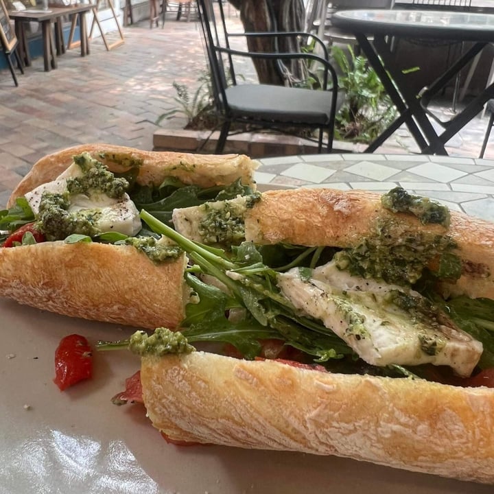 photo of Kashew Cheese Deli Mozza pesto sandwich shared by @abillionloves on  05 May 2022 - review