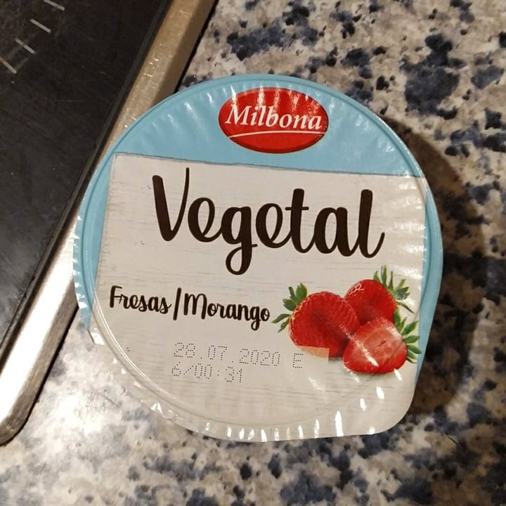 photo of Milbona Yogur Vegetal de Fresa a Base de Coco shared by @thyartispatt on  08 Jul 2020 - review
