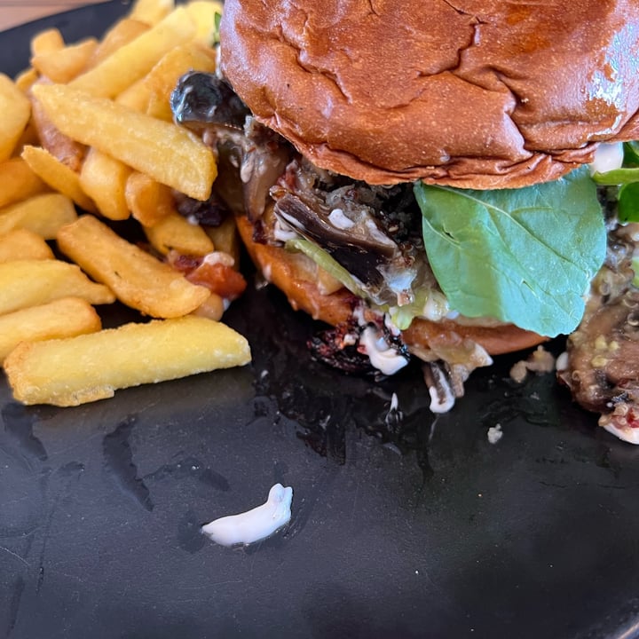 photo of Lime Tree Cafe Whole Earth Burger shared by @moosette on  23 Mar 2022 - review