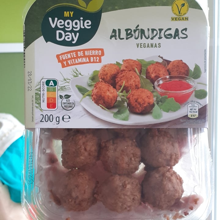 photo of My veggie day Albóndigas veganas shared by @lrh22 on  16 Mar 2022 - review