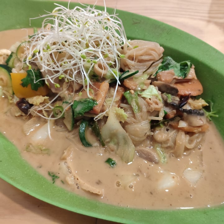 photo of Mei Wok Vegan Ehrenfeld Light Lemongrass Peanut Curry shared by @helogx on  30 May 2020 - review