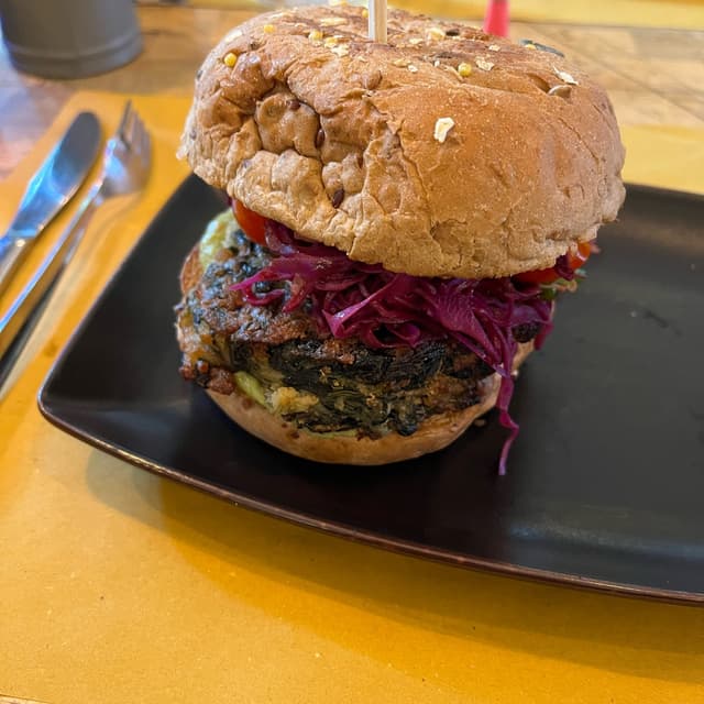 Photo of the dish “veggie burger politico”