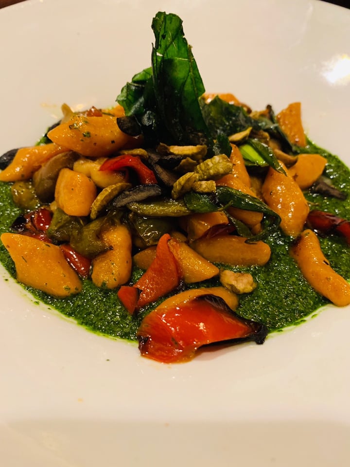 photo of Pinpilinpausha Gnoquis de zapallo butternut con tomate, champiñones portobello, pimientos y pesto shared by @monimassaro on  03 Jul 2019 - review