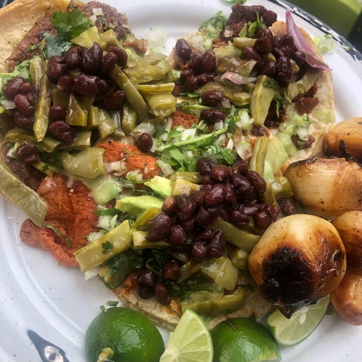 review photo of Por Siempre Vegana Taquería Taco de chicharrón en salsa verde shared by @claudiareyna on 03 Mar 2022 - review