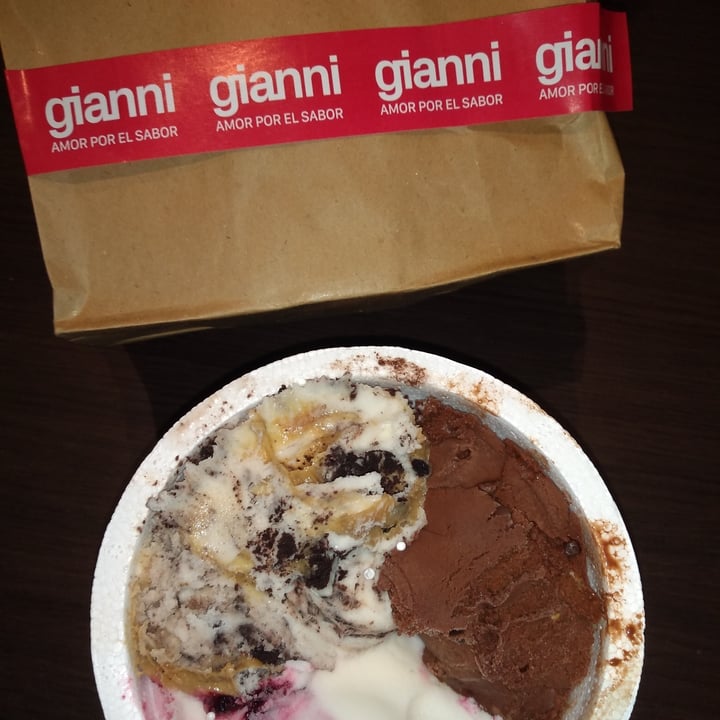 review photo of Gianni HELADOS CHOCOLATES CAFÈ Helado shared by @maria-1990 on 19 Nov 2021 - review