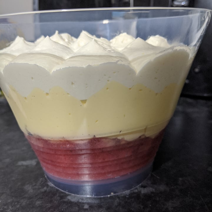 photo of Morrisons The Best Vegan Strawberry Trifle shared by @vegans0ph3 on  30 Dec 2020 - review