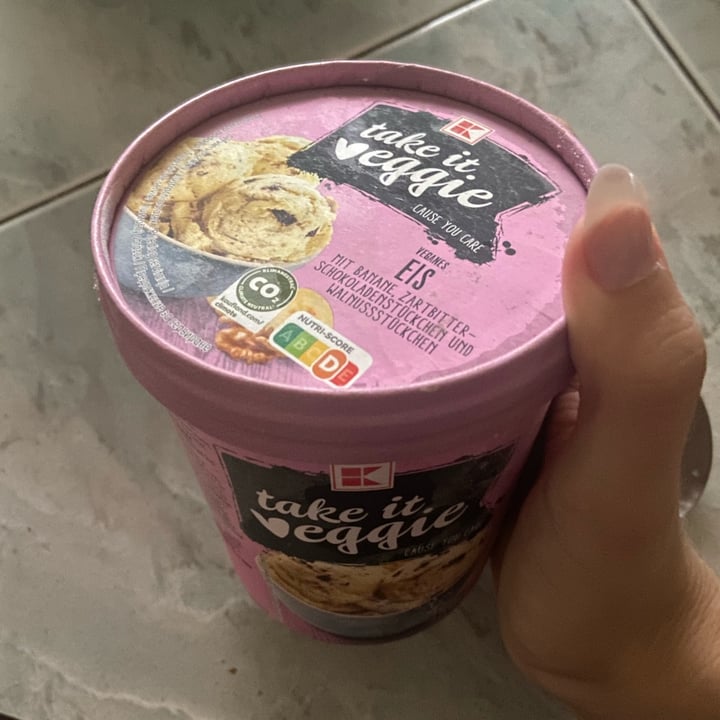 review photo of Kaufland Take it Veggie Banana Nuts Ice Cream shared by @manamaria on 02 Jul 2022 - review