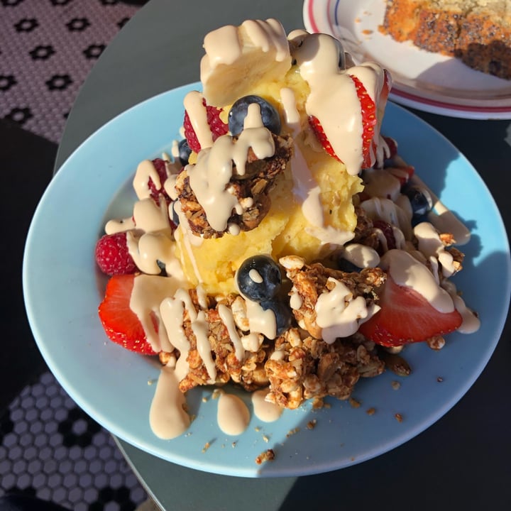 review photo of À la Lo café & cantine Frozen banana yoghurt shared by @soyali on 02 Apr 2022 - review