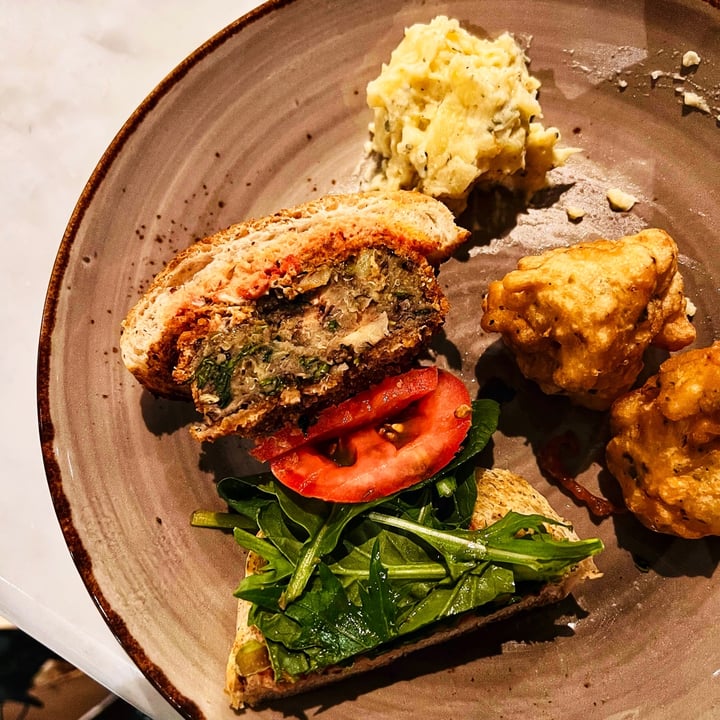 photo of Real Food Lentil Quinoa Burger shared by @consciouscookieee on  23 Jun 2022 - review