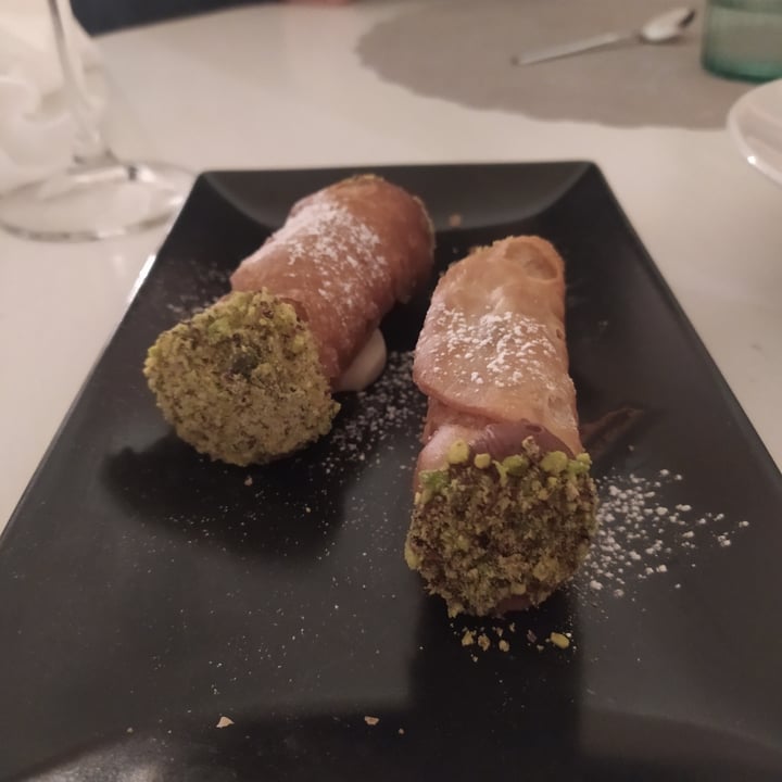 photo of MOON - Move Ortigia Out of Normality Cannolo shared by @lanonnavegana on  05 Apr 2022 - review