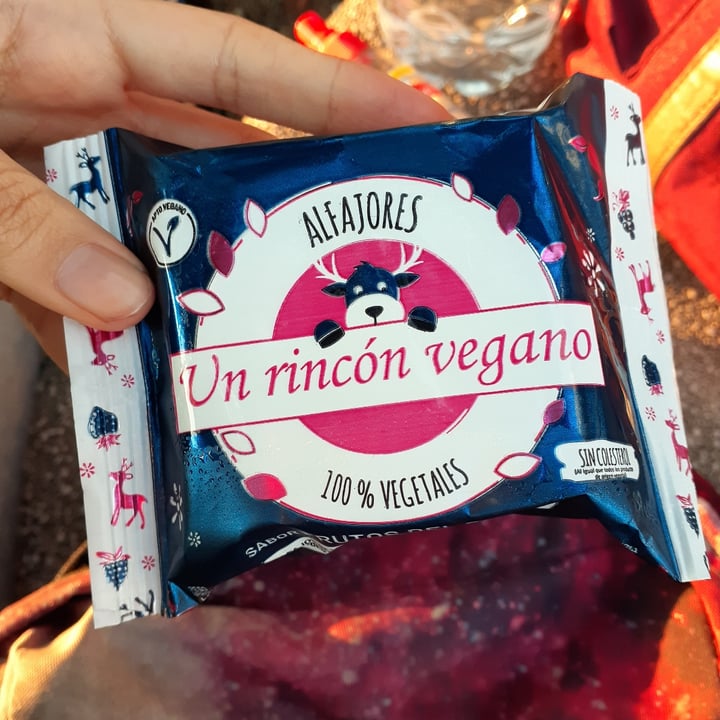 photo of Un Rincón Vegano Alfajor de Frutos del Bosque shared by @kukylamarque on  08 Jul 2021 - review