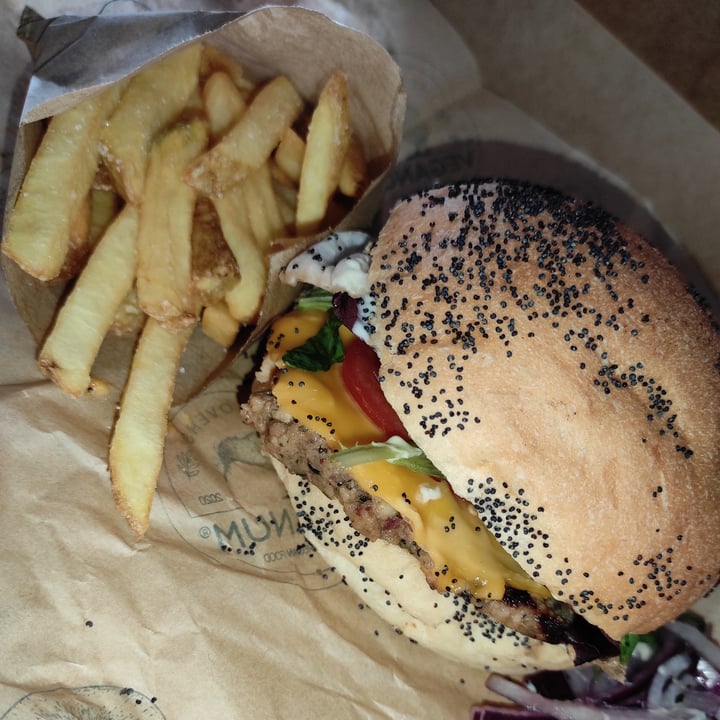 photo of Veganum Portobello Burger shared by @holasoyamp on  08 Apr 2022 - review