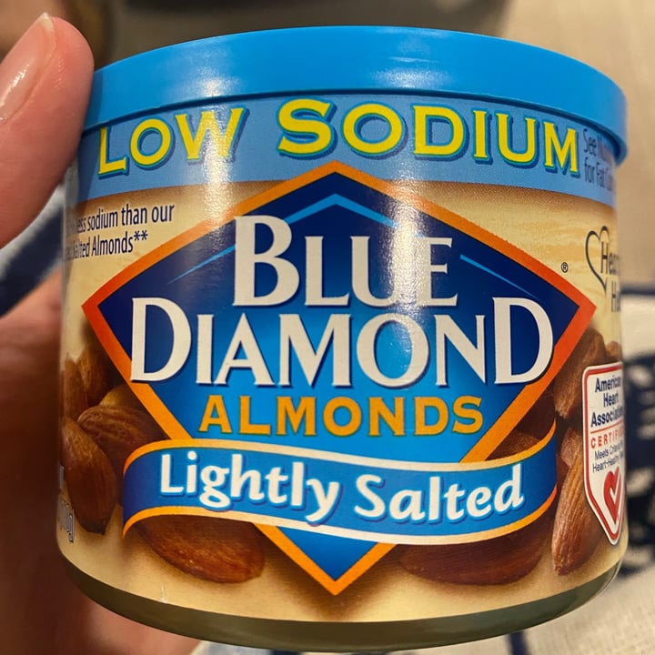 photo of Blue Diamond Blue Diamond Almonds Lightly Salted shared by @mcobianm on  01 Aug 2021 - review