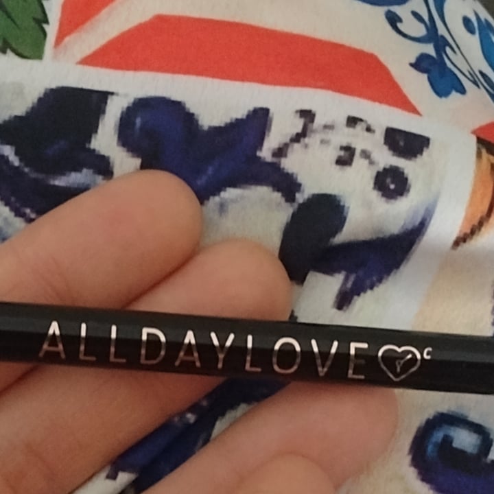 review photo of Clio Makeup All day love Choco shared by @valealle on 25 Sep 2022 - review