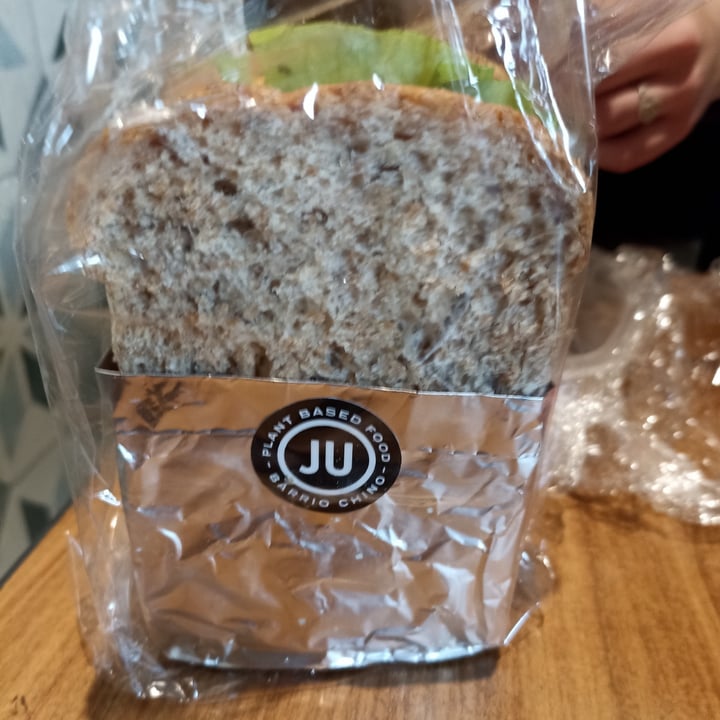 photo of JU Vegano Sandwich De Hummus shared by @vikvegan on  01 Sep 2022 - review