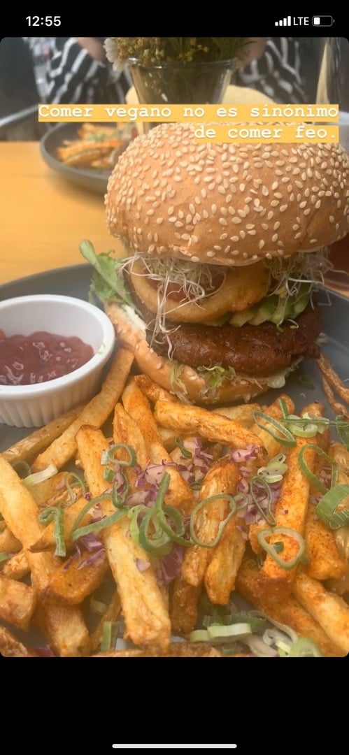photo of Moonrise Comida Vegana Aguacatera burger shared by @gracielasalguerom on  04 Dec 2019 - review