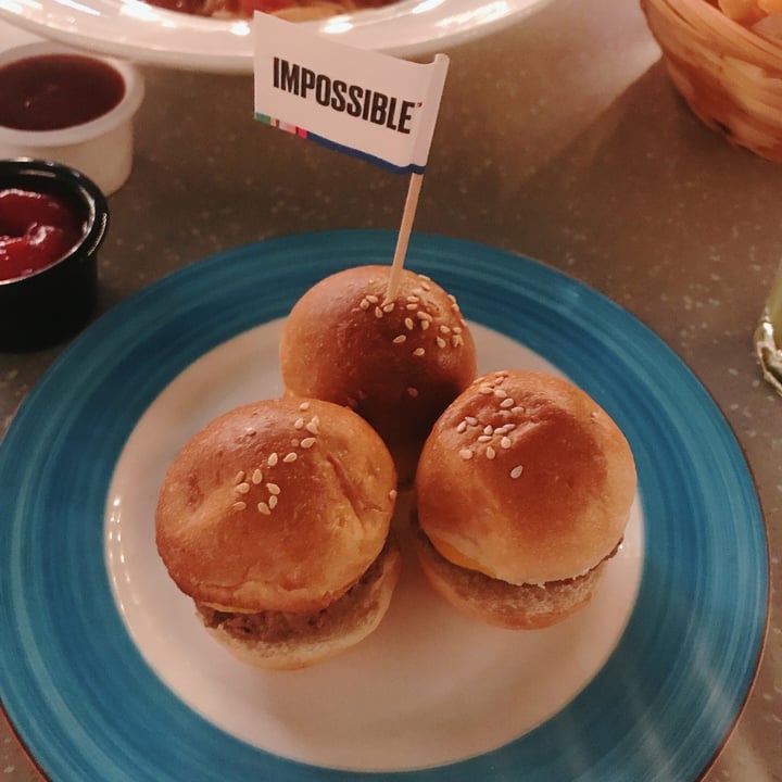 photo of Privé Jewel Changi Airport Impossible™ Mini Burgers shared by @reikooo on  14 Jul 2020 - review