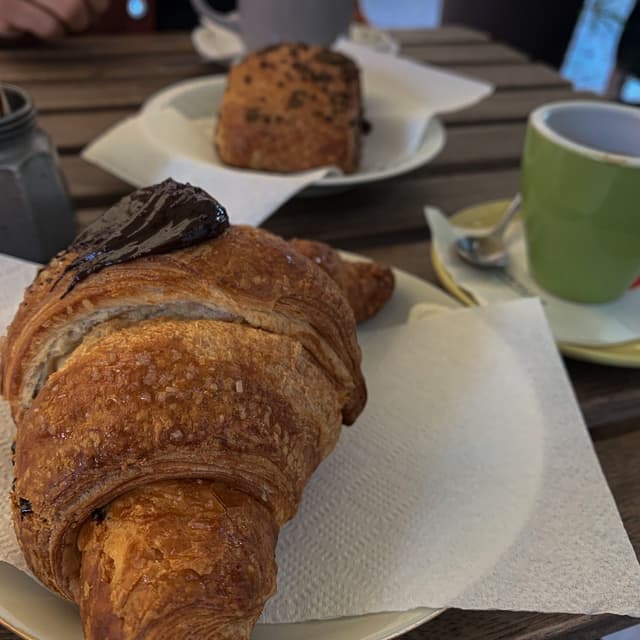 Photo of the dish “Croissant di grano con cioccolato fondente”