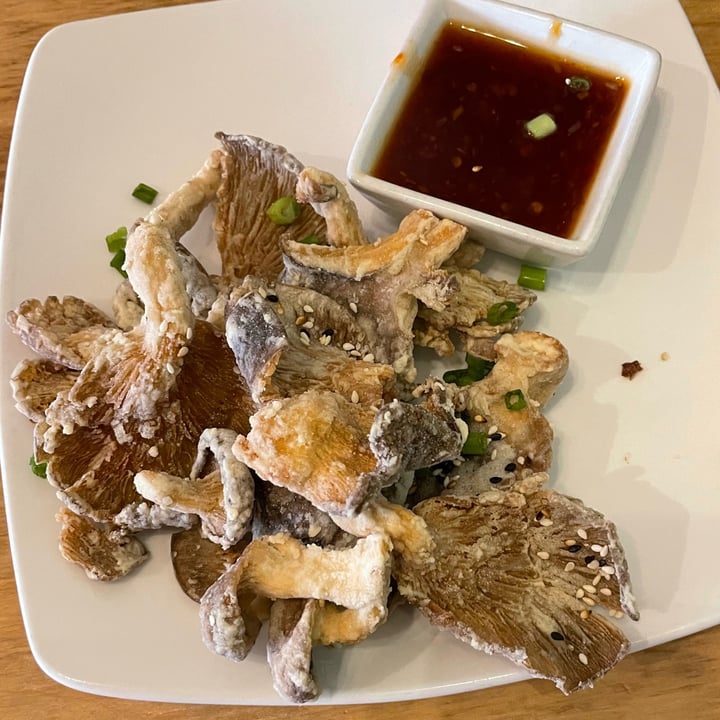 photo of Leaf “Calamari” Oyster Mushrooms shared by @nicolemanoo on  22 Dec 2021 - review