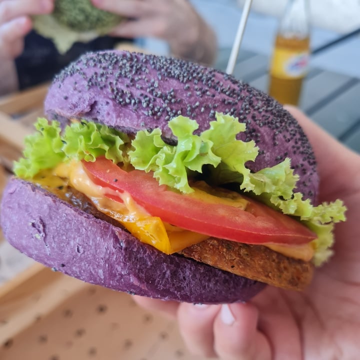 photo of Flower Burger Roma Purple Cheesy shared by @sunnyelle on  20 Aug 2022 - review