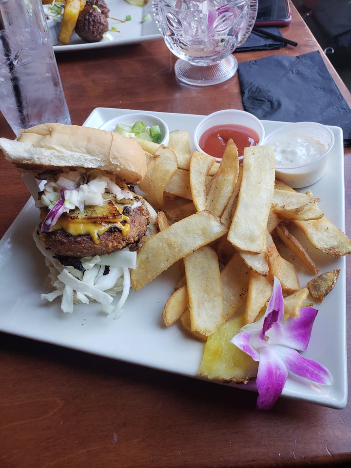 review photo of The Tilted Tiki Beyond Beef Burger shared by @stefgrill on 30 May 2018 - review