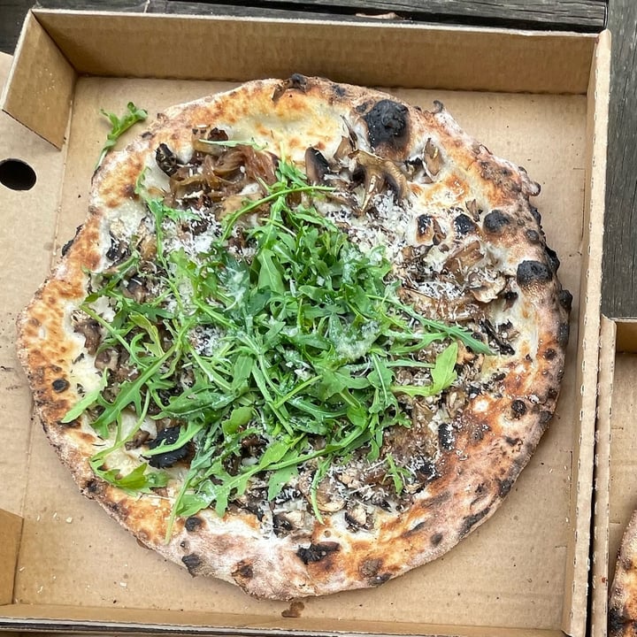 photo of Red Sparrow Pizza Mushroom Pizza shared by @iak46 on  05 Jan 2022 - review