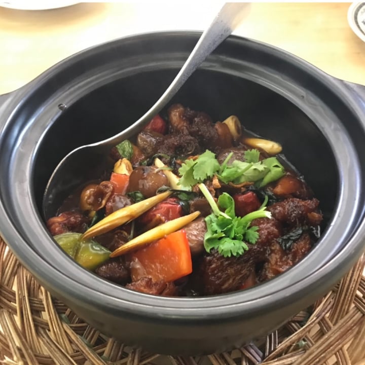 photo of Loving Hut Lion Mane Shrooms Claypot shared by @piggy-egg on  03 Apr 2021 - review