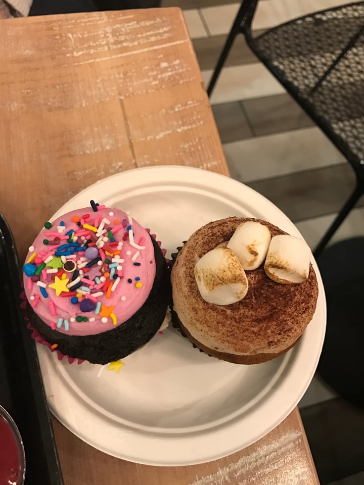 review photo of Beatnic. Fenway Cupcakes shared by @aroub99 on 27 Nov 2018 - review