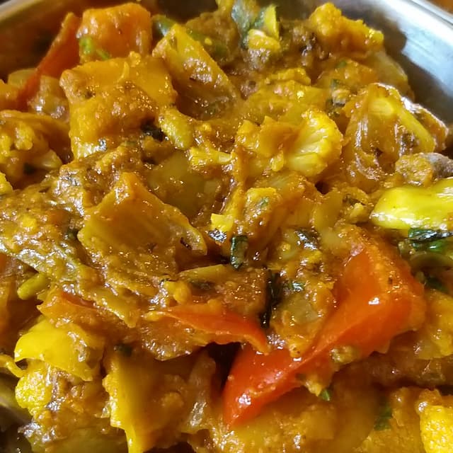 Foto del piatto “Verdure Al Curry Cotte Con Cipolle Peperoni E Peperoncini”