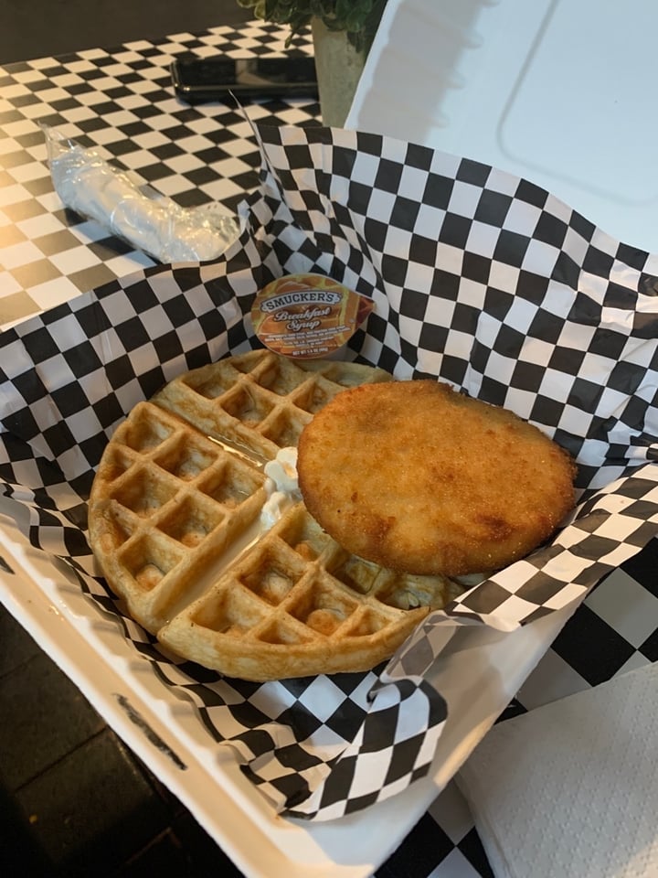 photo of Da Munchies Chick’n and Waffles shared by @oscargarcia003 on  24 Jan 2020 - review