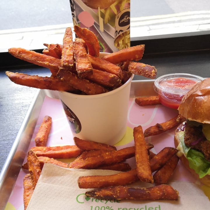 review photo of The Vurger Co Sweet Potato Fries shared by @pigsarecutex on 12 Feb 2022 - review