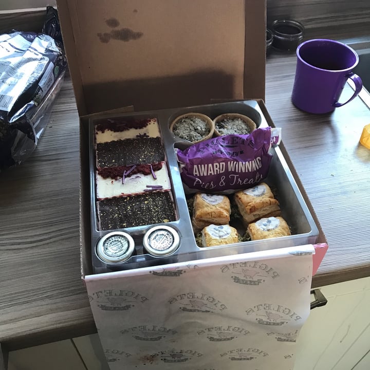 review photo of Piglets Pantry Vegan cream tea shared by @ijo on 21 Nov 2021 - review